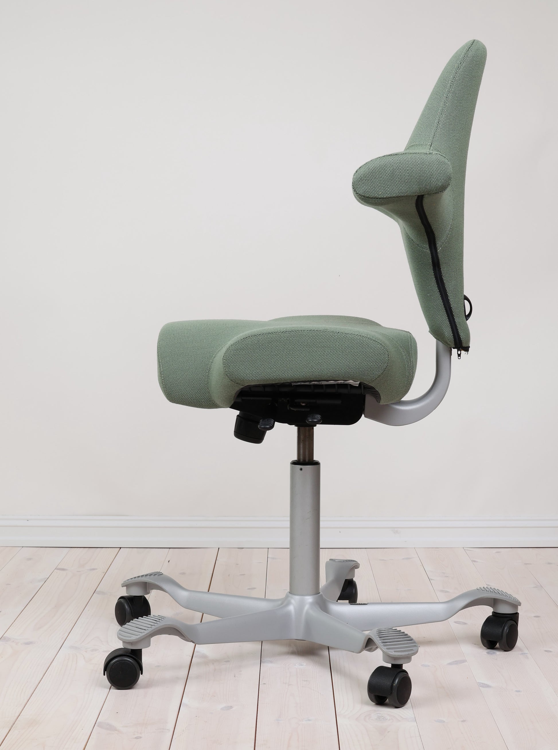 HÅG Capisco 8106 (#76) – Grønn Gandal 930