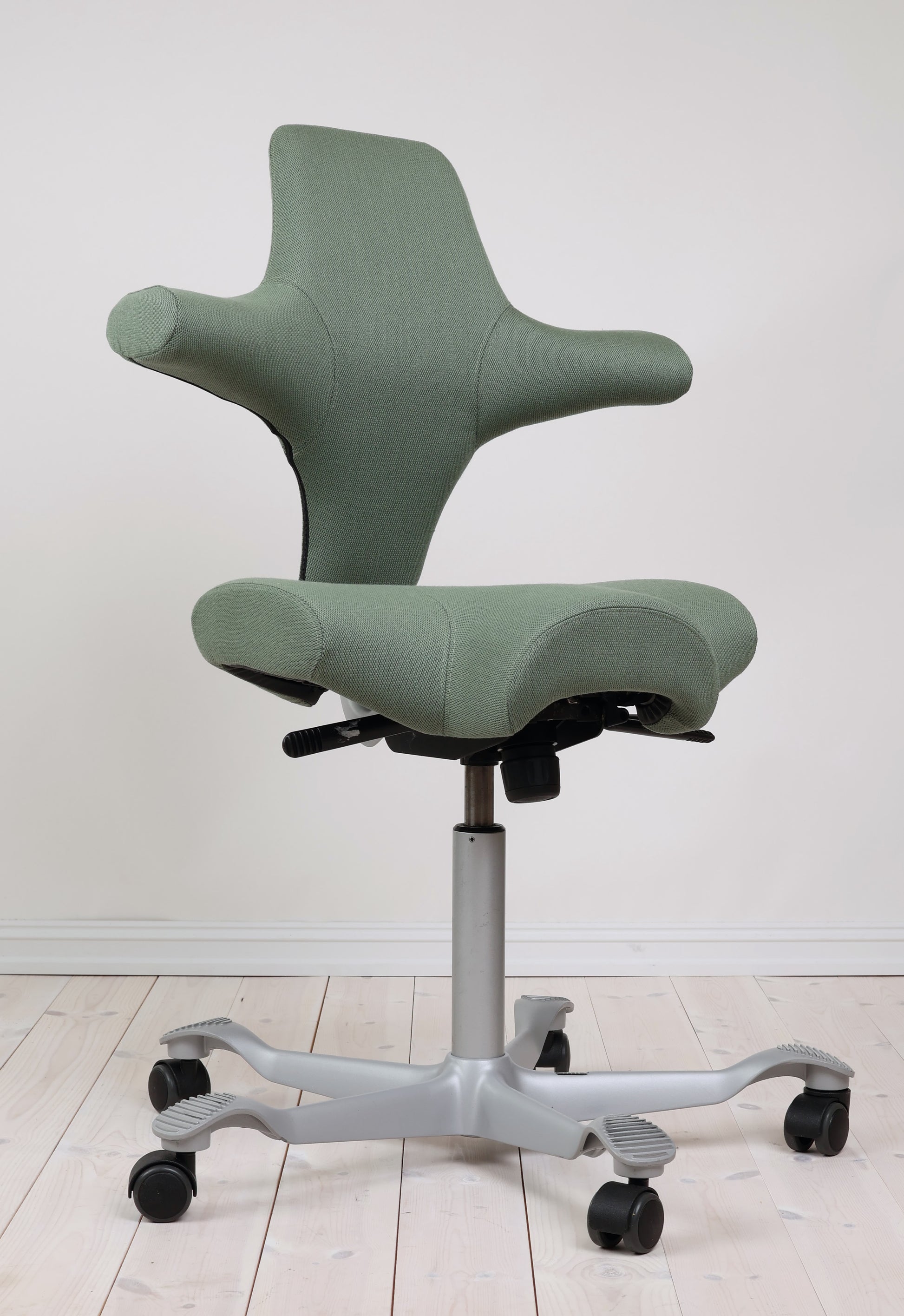 HÅG Capisco 8106 (#76) – Grønn Gandal 930