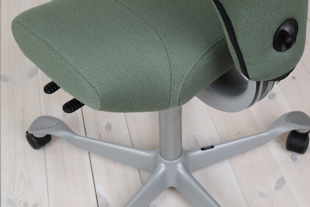 HÅG Capisco 8106 (#76) – Grønn Gandal 930