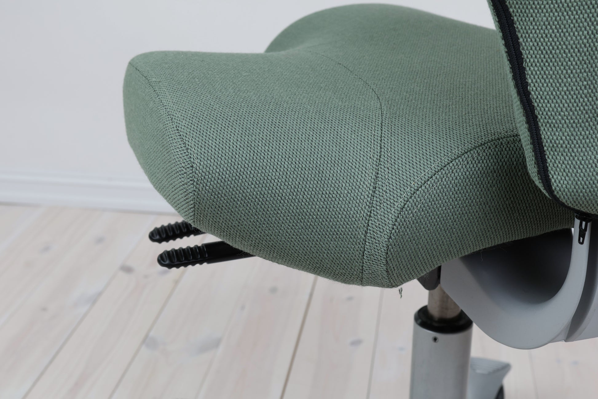 HÅG Capisco 8106 (#76) – Grønn Gandal 930