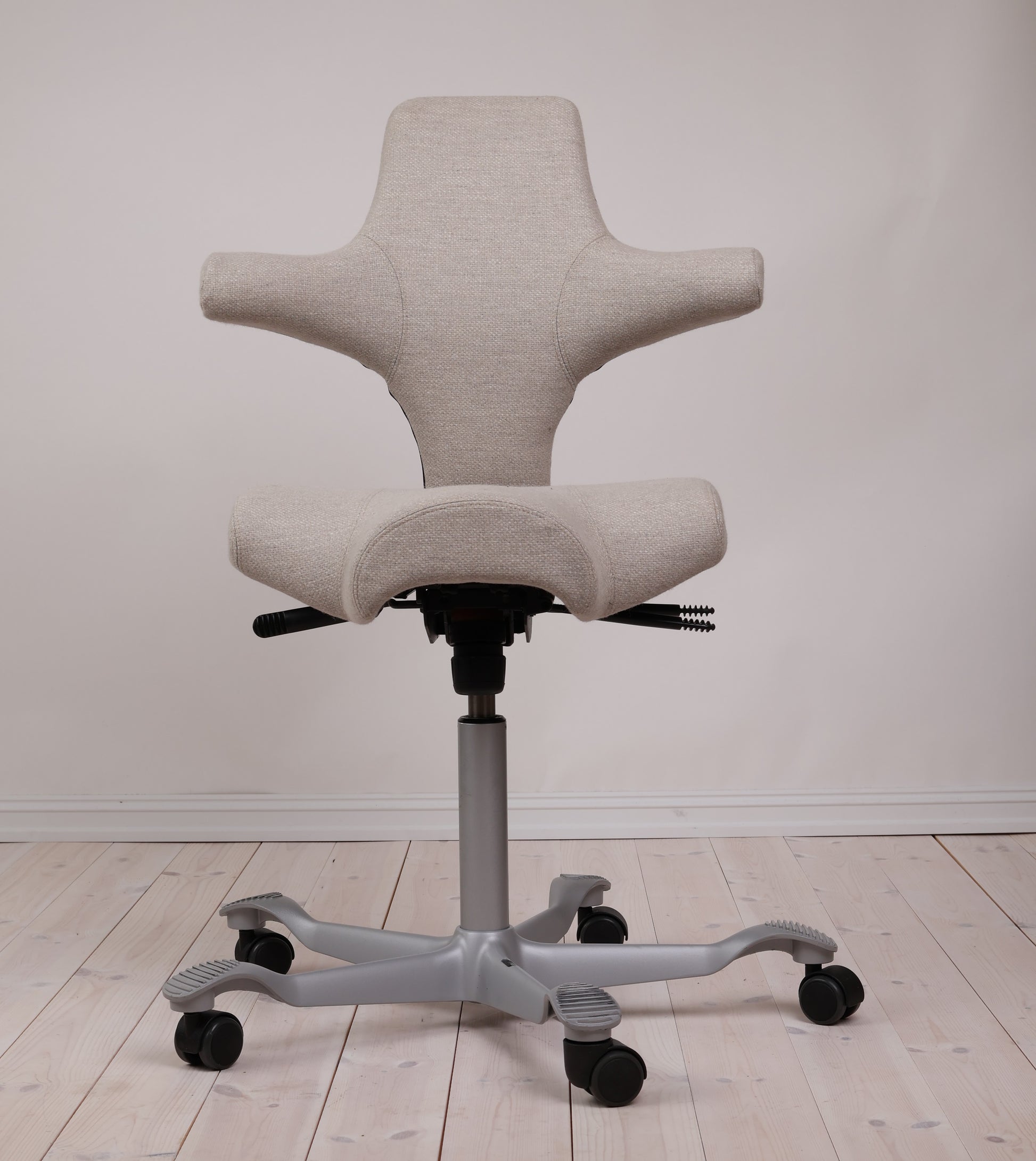 HÅG Capisco 8106 (#131) – Beige Amdal 325