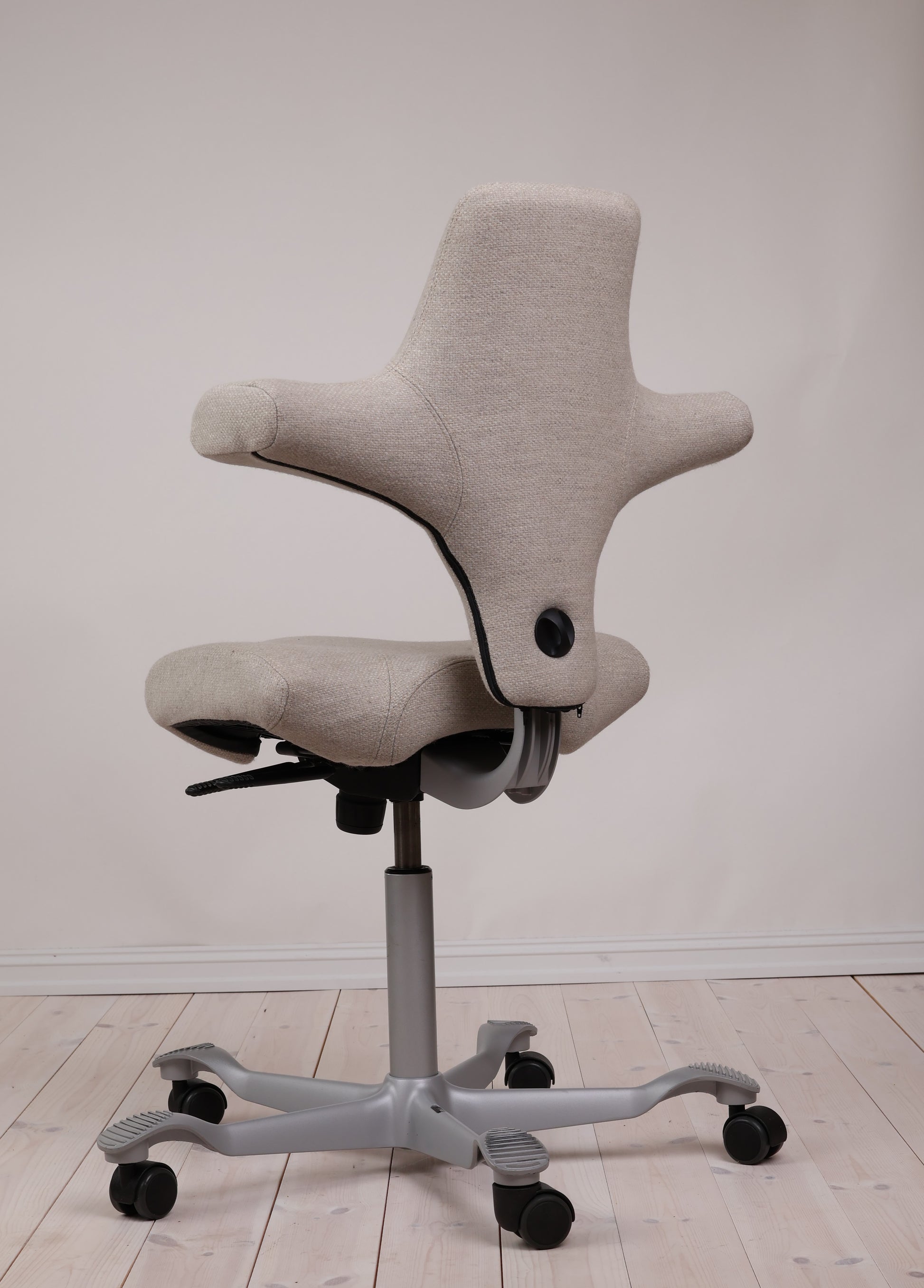 HÅG Capisco 8106 (#131) – Beige Amdal 325