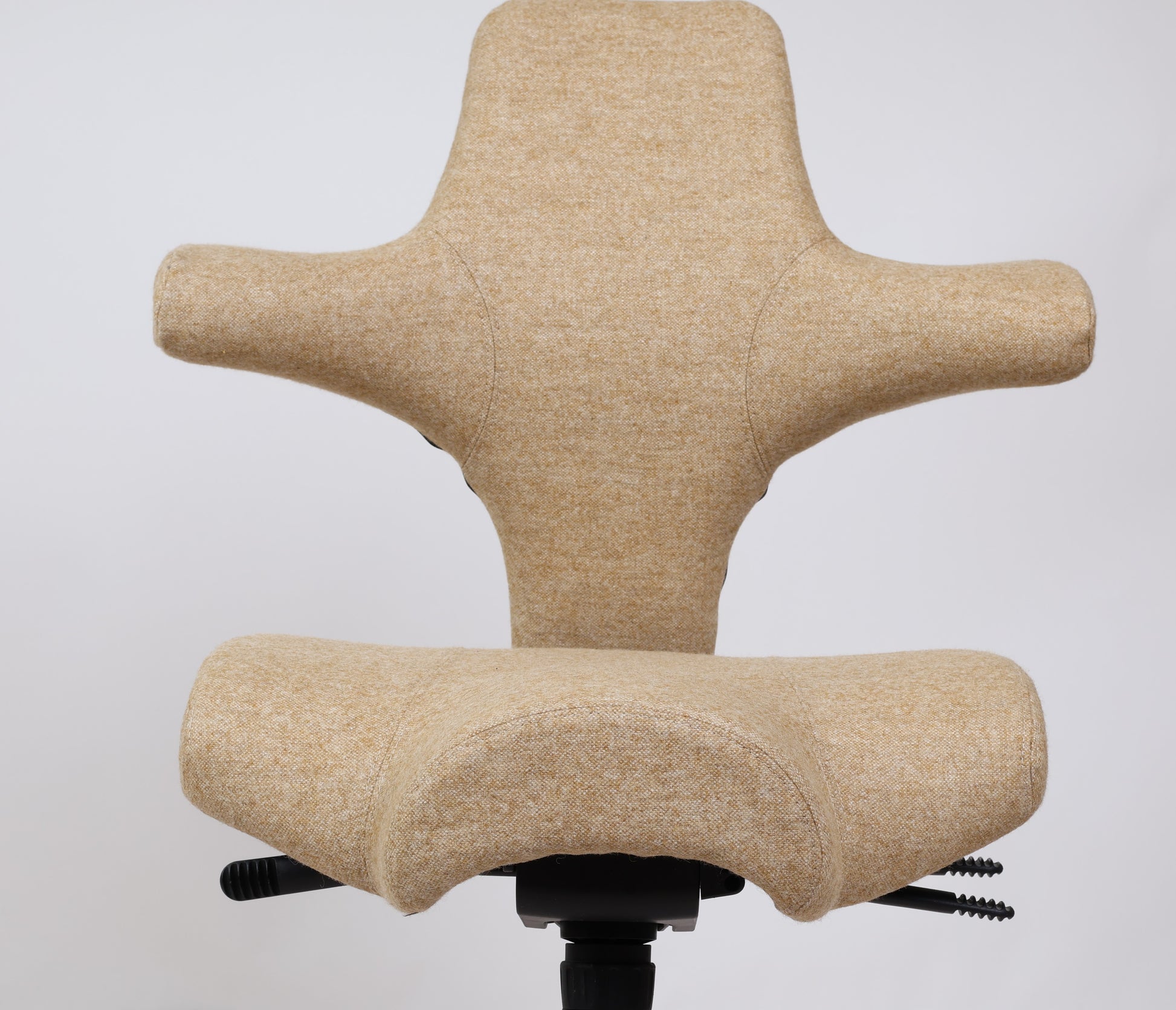 HÅG Capisco 8106 (#139) – Mørk Beige Bardal