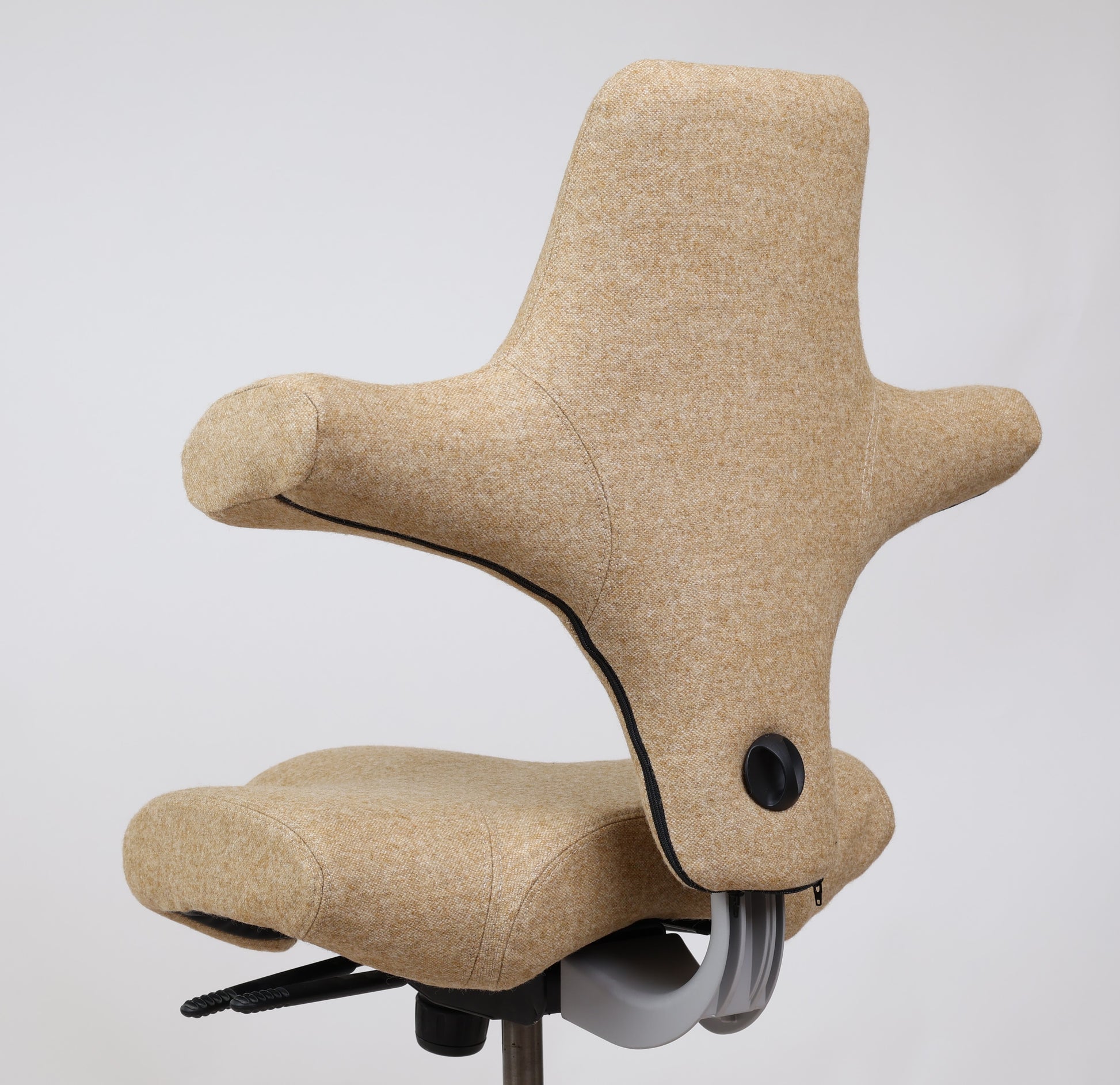 HÅG Capisco 8106 (#139) – Mørk Beige Bardal