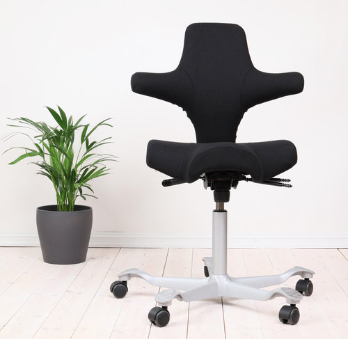 HÅG Capisco 8106 (#89) – Svart Gabriel Gaja - Bestselger