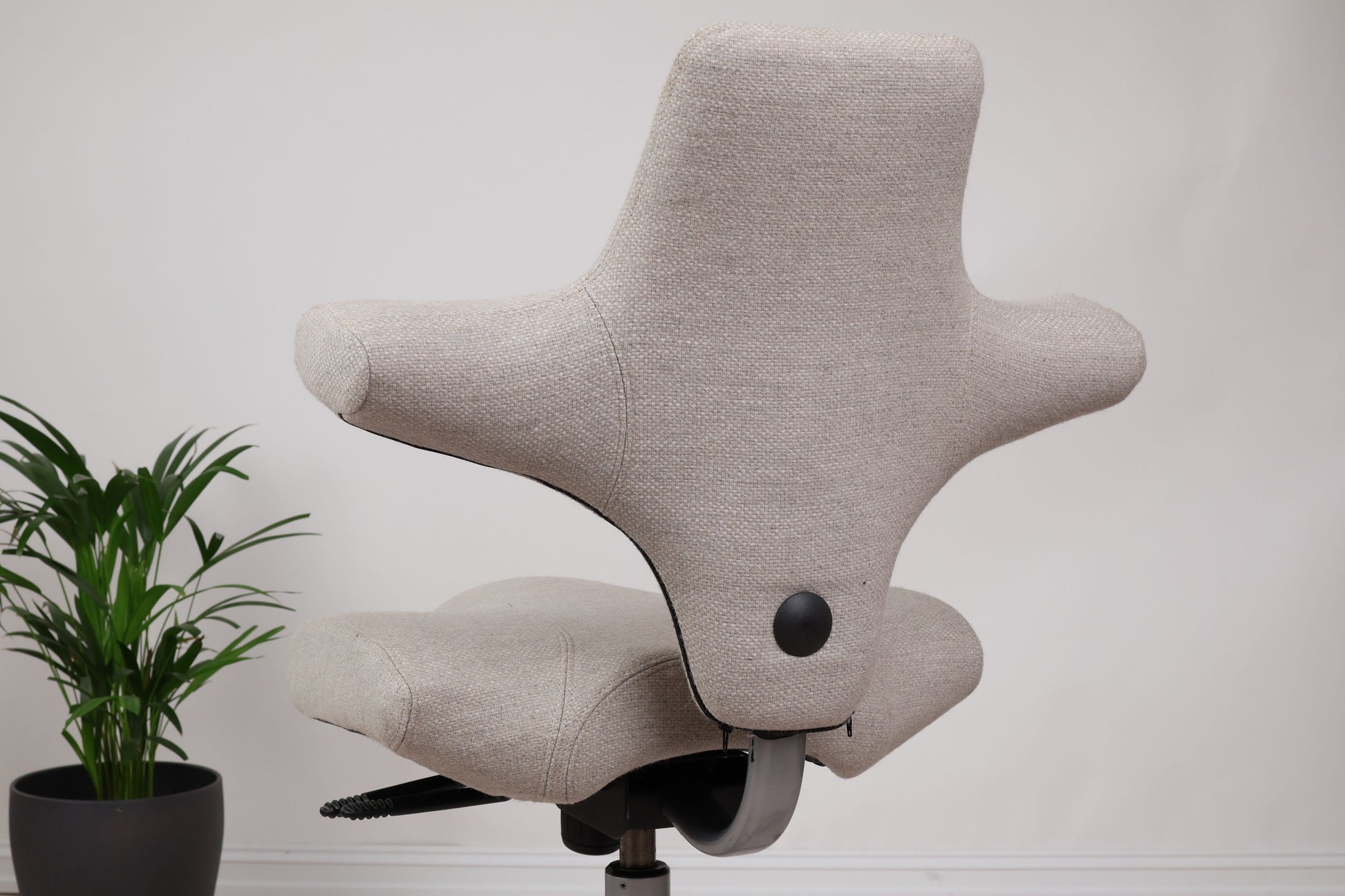 HÅG Capisco 8106 (#132) – Nytrukket med Beige Amdal 325 Ull, Valgfritt Understell