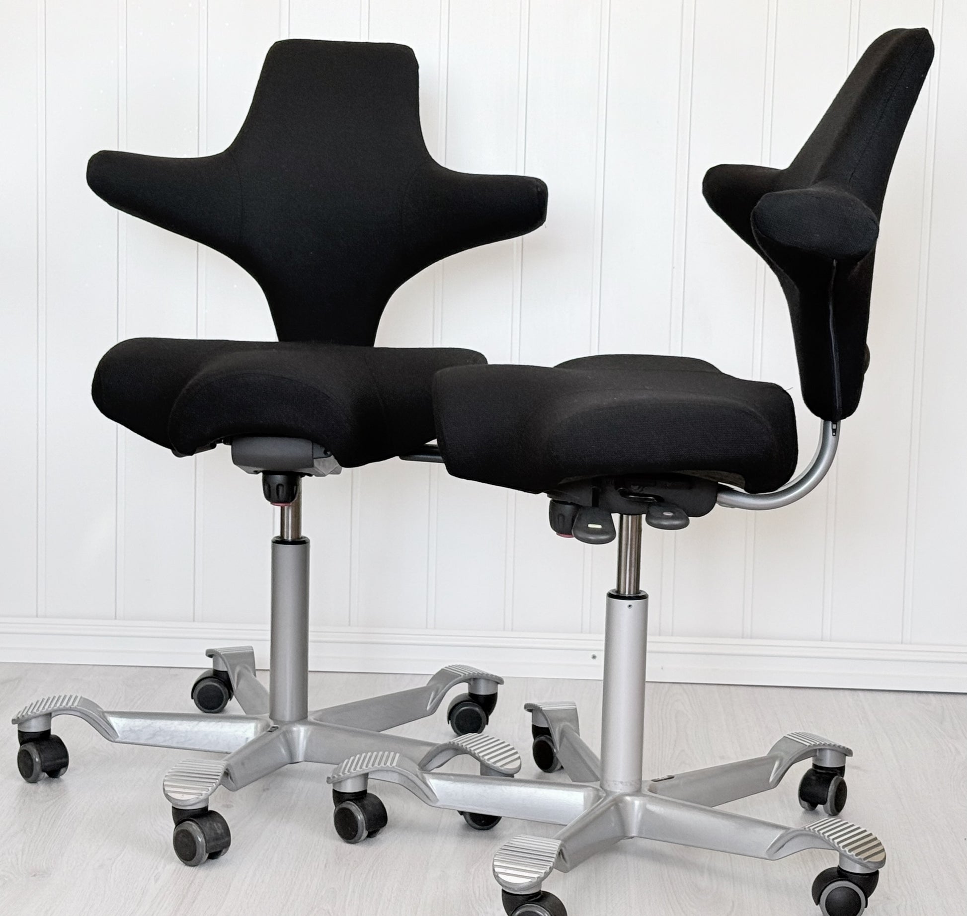 HÅG Capisco 8106 (#95) – Svart Gabriel Fame - pent brukt stoff