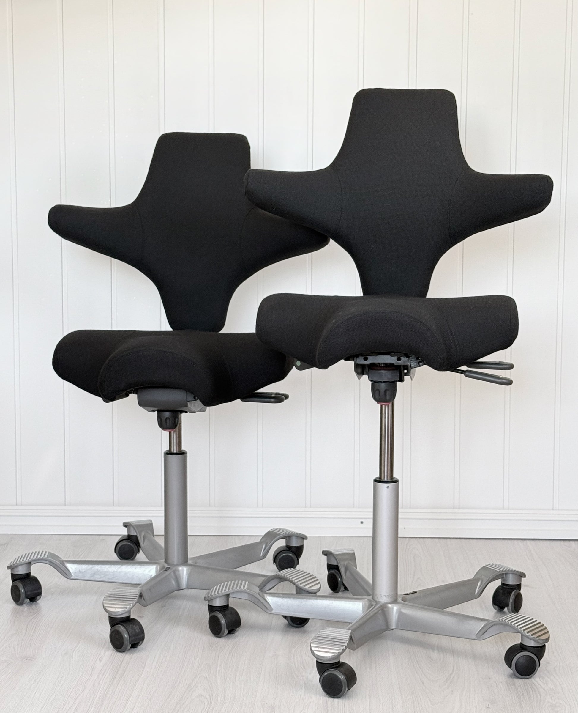 HÅG Capisco 8106 (#95) – Svart Gabriel Fame - pent brukt stoff