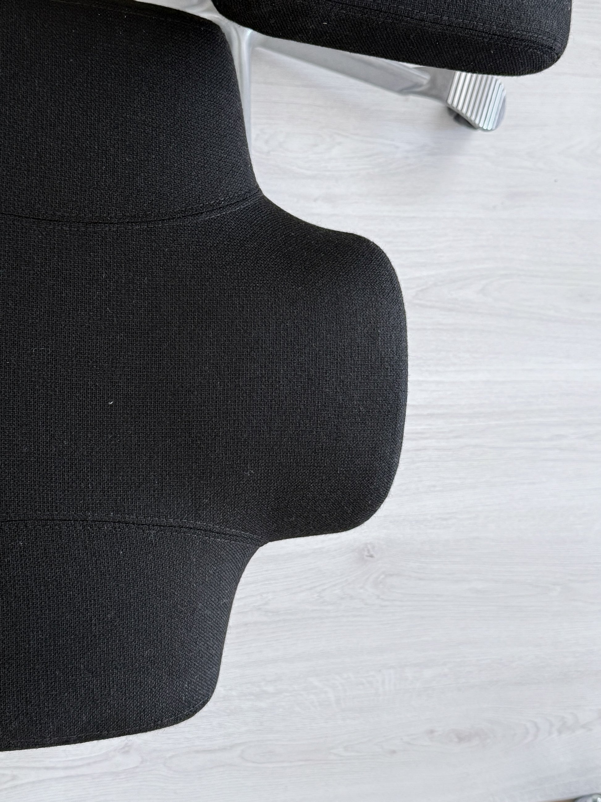 HÅG Capisco 8106 (#95) – Svart Gabriel Fame - pent brukt stoff