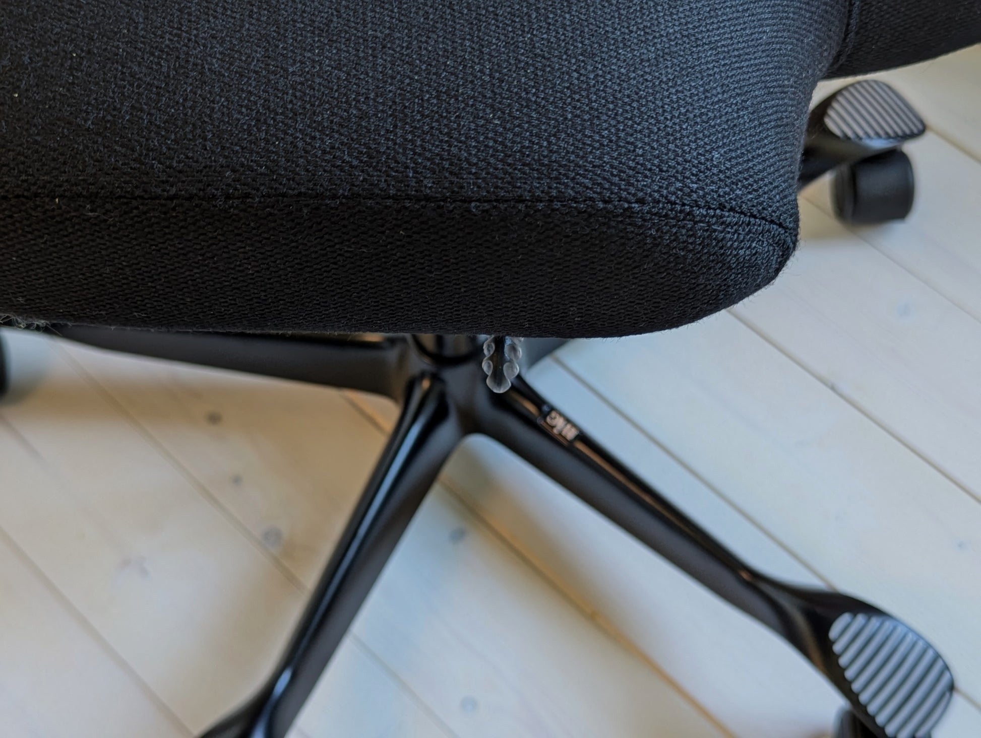 HÅG Capisco 8106 (#86) – Black Premium Wool, Bestseller