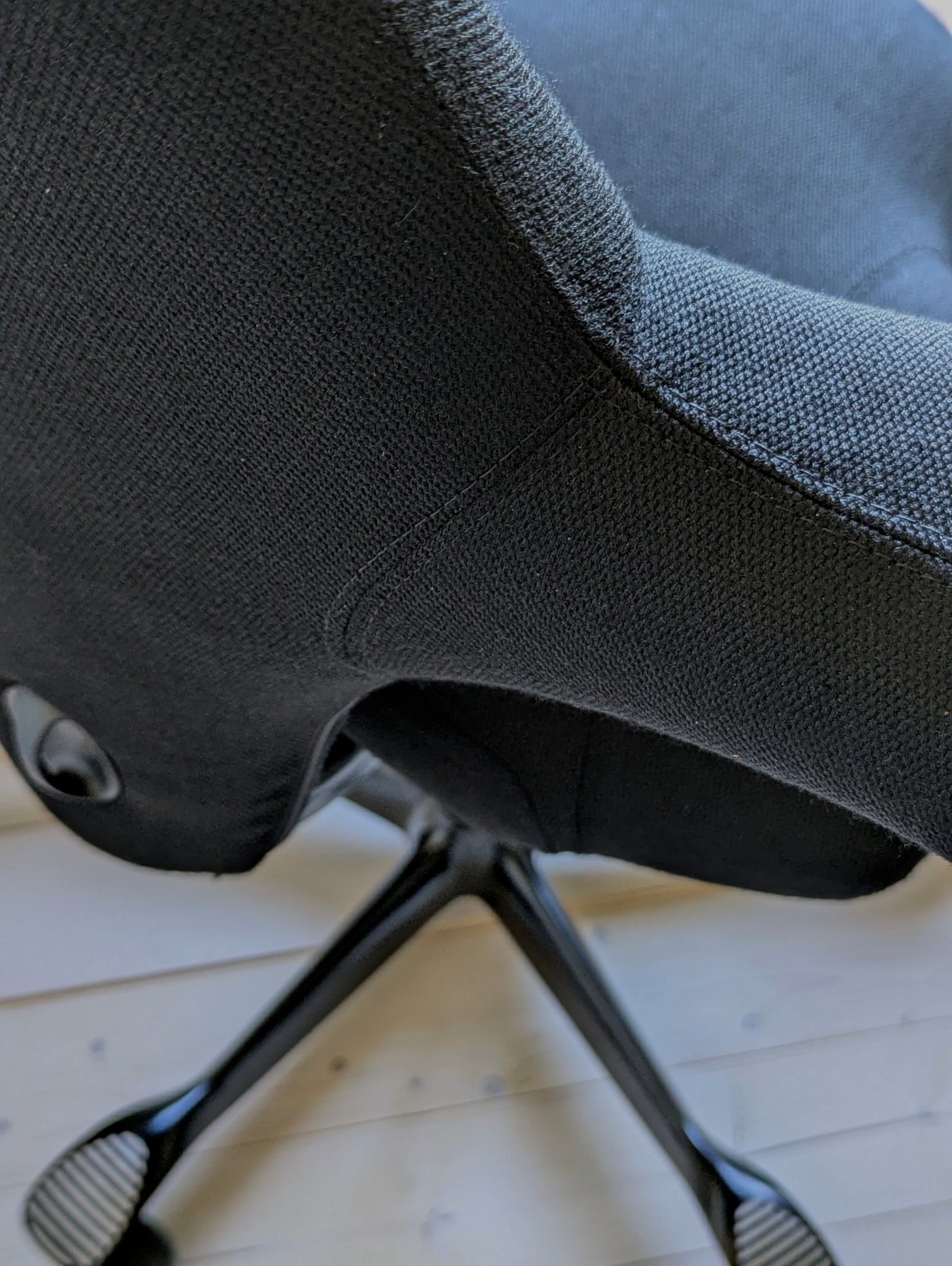 HÅG Capisco 8106 (#86) – Black Premium Wool, Bestseller