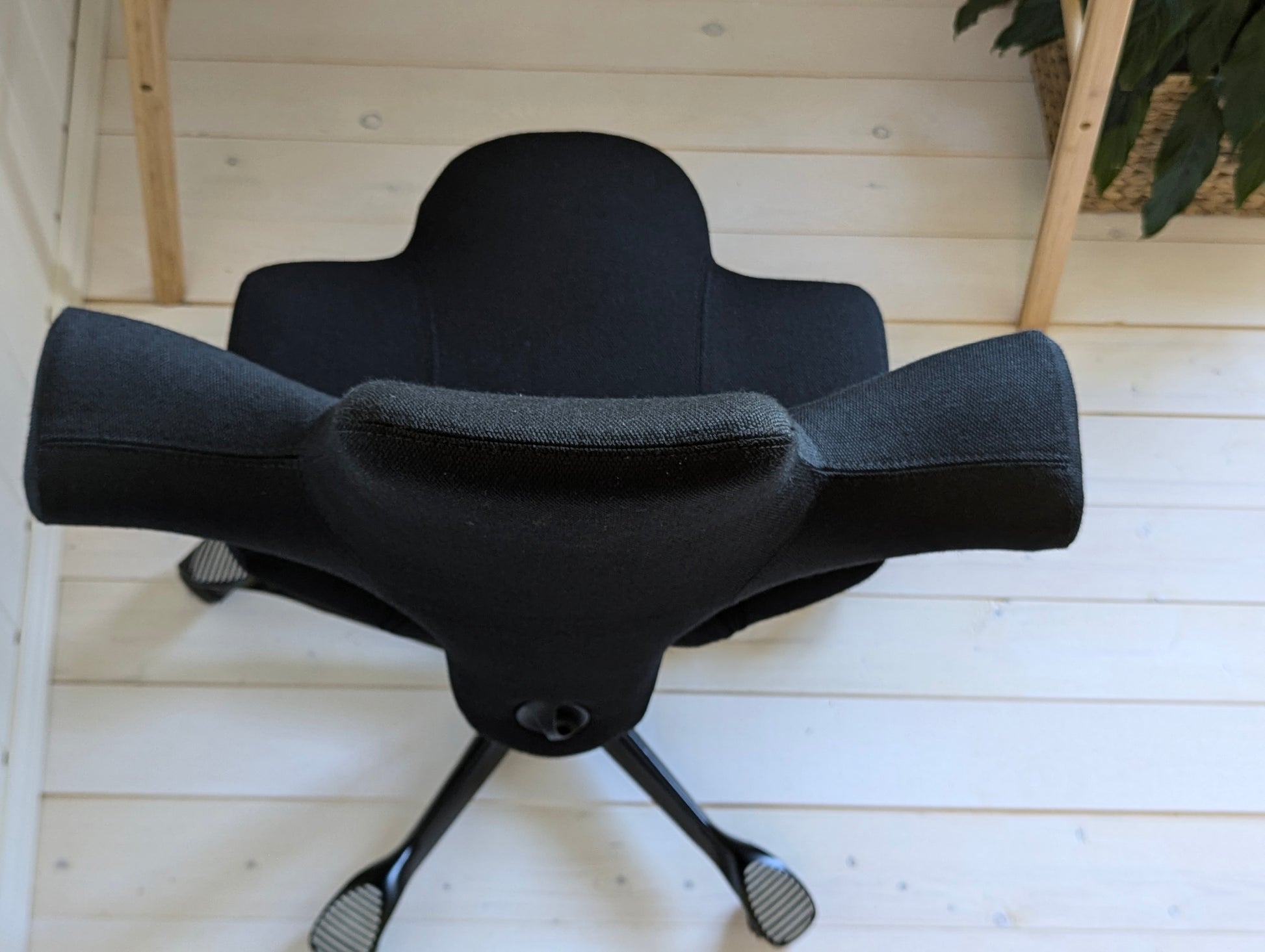 HÅG Capisco 8106 (#86) – Black Premium Wool, Bestseller