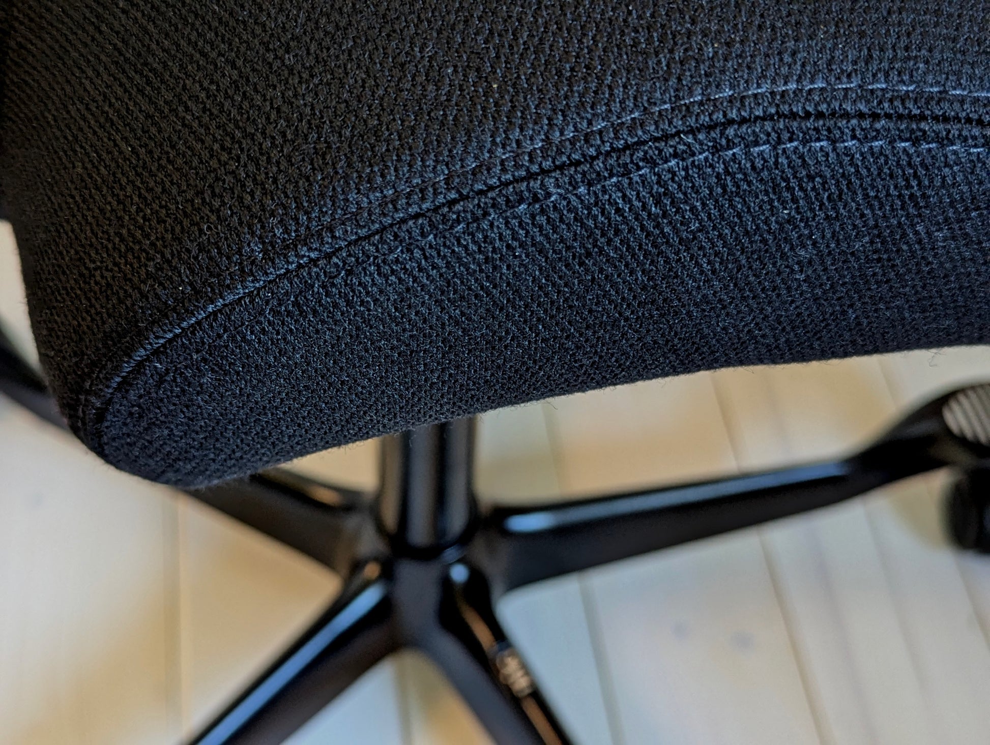 HÅG Capisco 8106 (#86) – Black Premium Wool, Bestseller